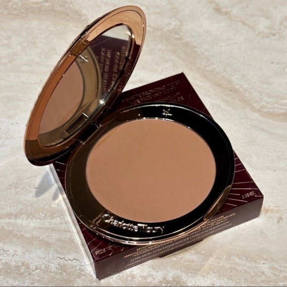 Charlotte Tilbury Airbrush Bronzer - Tan - Picture 3 of 9